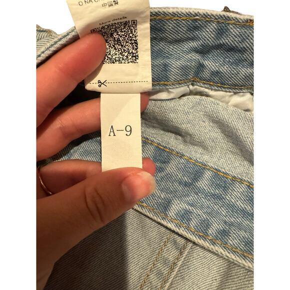 SHEIN Women’s Distressed High Rise Denim Shorts Size M US 6 Cutoff Jean Fray Hem - Picture 7 of 7